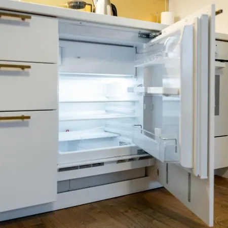 Charming 1 Bedroom In Superb Location Free Parking Apartment