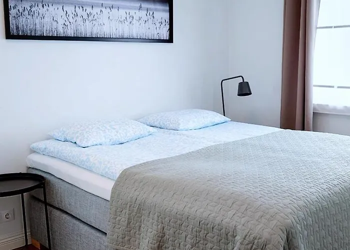 Charming 1 Bedroom In Superb Location Free Parking דירה טאלין